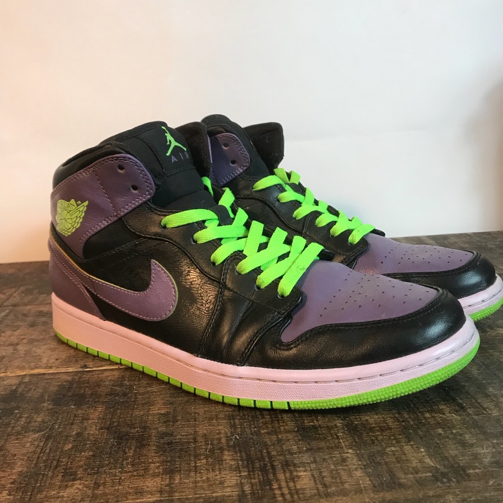 Air Jordan 1 Retro Night Vision Joker. GLOW